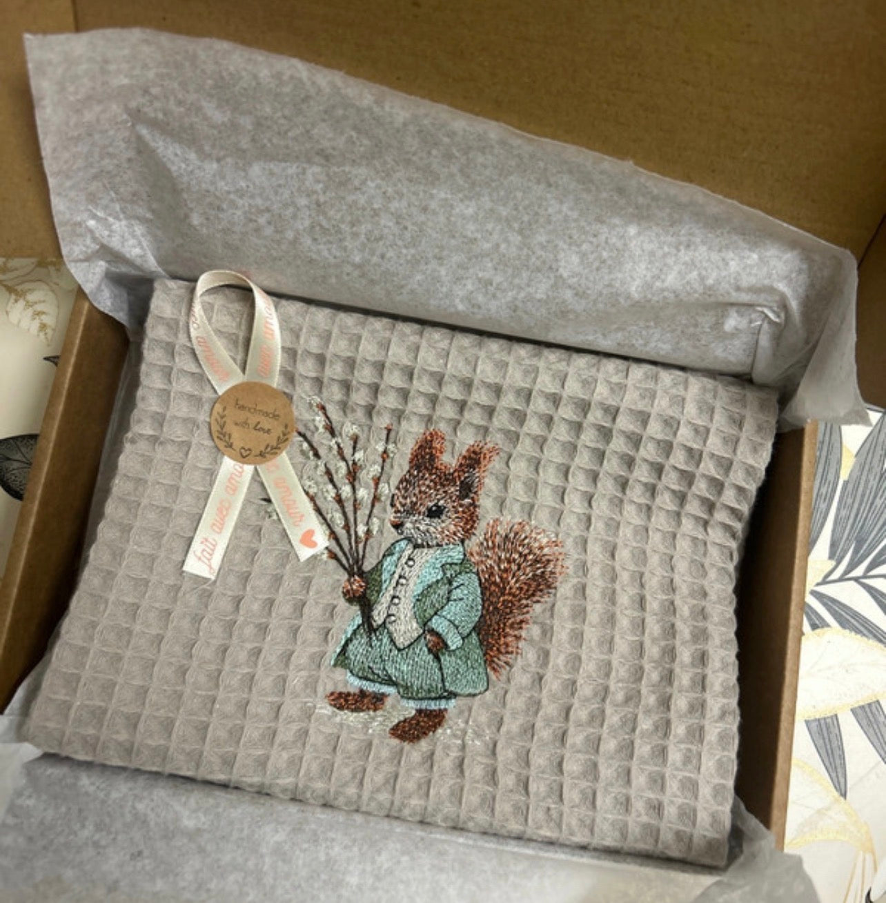 Essuie-Mains Coton Nid d'Abeille Broderie Écureuil - DECOTABLE