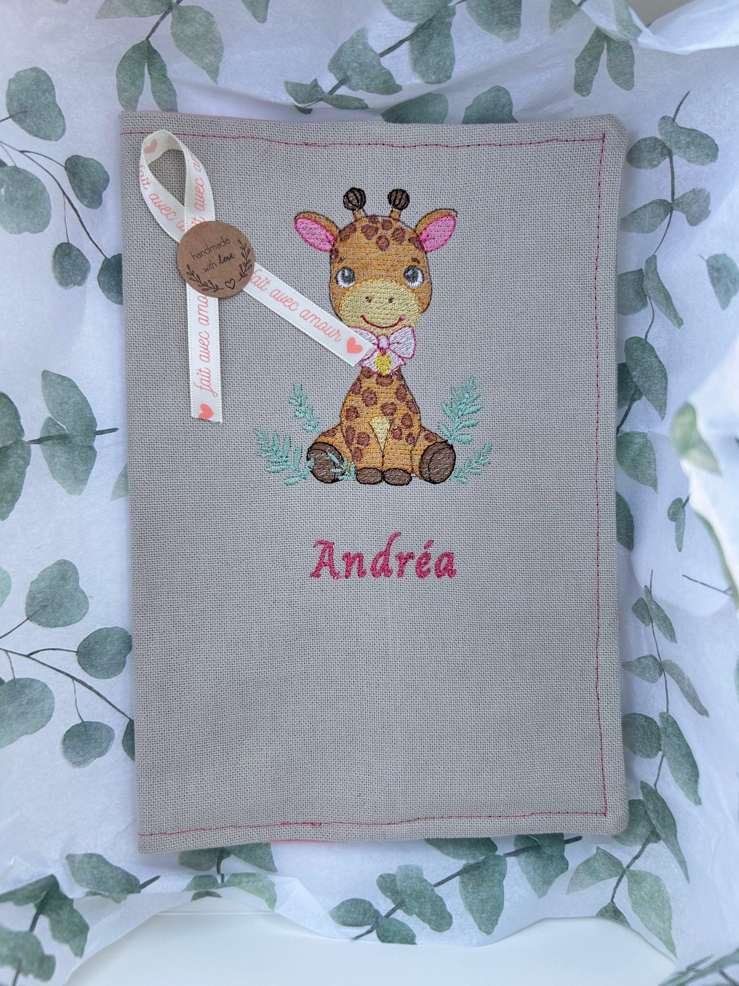 Protège carnet de santé brodé personnalisé – Girafe